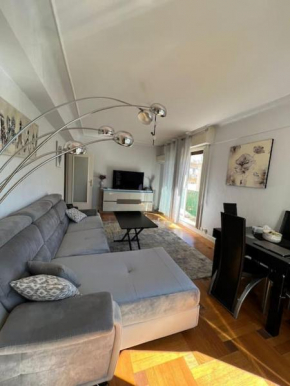 Charming Flat in Libération